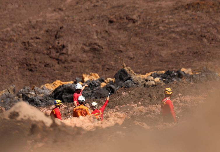 Equipes de resgate durante buscas por vítimas em Brumadinho - Adriano Machado/Reuters/Direitos reservados
