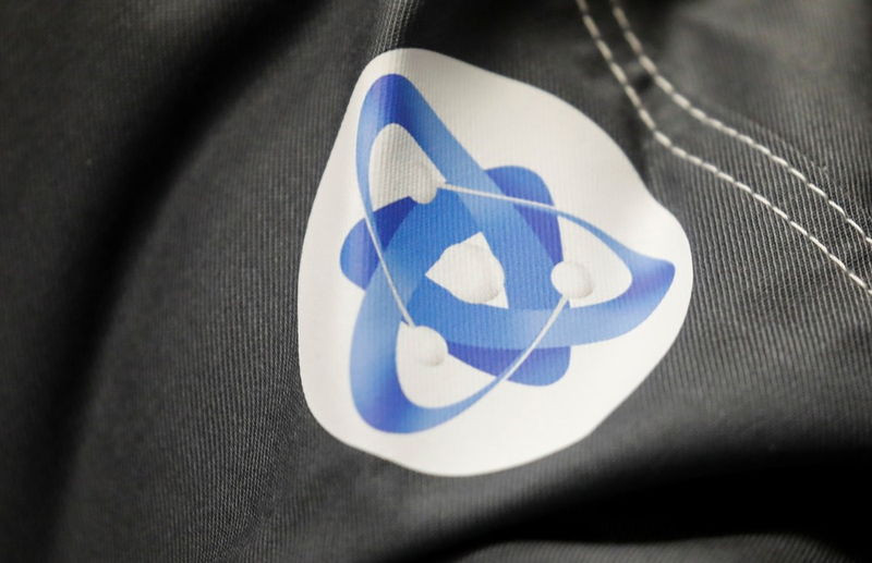 Logo da companhia russa Rosenergoaton, responsável pela usina nuclear flutuante — Foto: Maxim Shemetov/Reuters