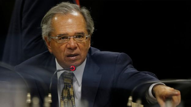 O ministro da Economia, Paulo Guedes, em reunião com congressistas do PSL; especialistas avaliam proposta do governo Bolsonaro no que diz respeito a privilégios e distribuição de renda