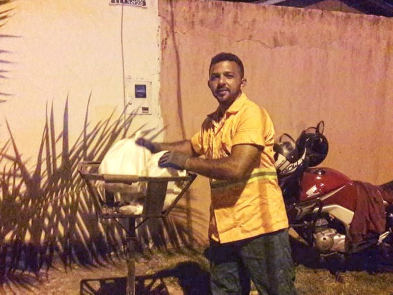 Abel Lima, 34. O gari diz que vários colegas têm o hábito de reciclar (Foto: Reprodução)