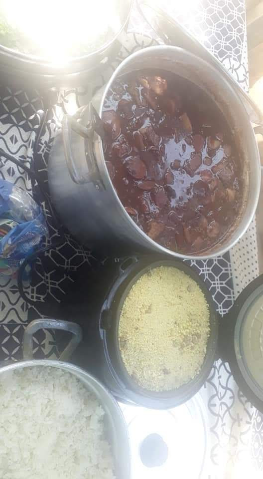 A feijoada foi realizada com muito sacrifício, através de doações