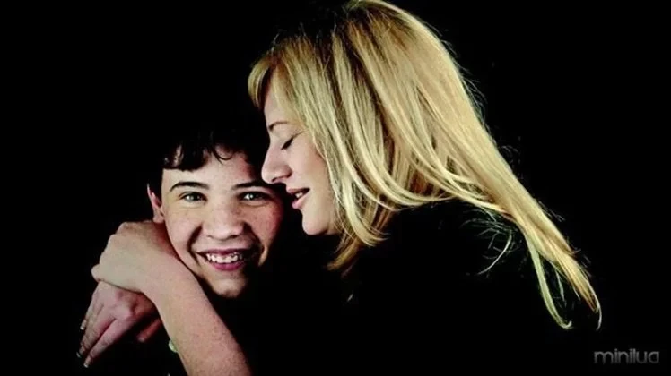 “Para um pai, é aterrorizante ir contra o conselho dos profissionais”, Kristine escreve em seu livro de memórias, The Spark: A Mother’s Story of Nurturing Genius. “Mas eu sabia no meu coração que, se Jake ficasse na educação especial, ele iria escapar.”