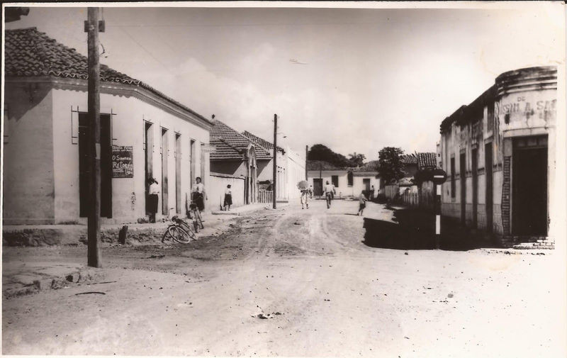 Subindo a Rua Marechal Floriano, na esquina da Rua Coronel Herculano Lobo (Quero Mais Lanches)