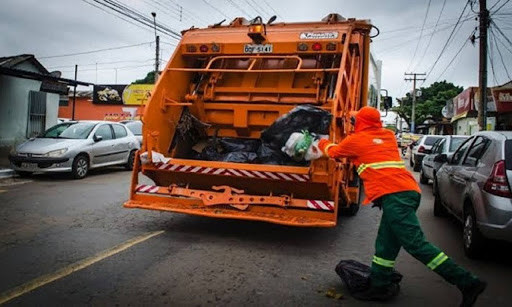 Com muito amor pela profissão, garis revelam suas histórias de vida e trabalho pelas ruas de Goiânia (Foto: Reprodução)